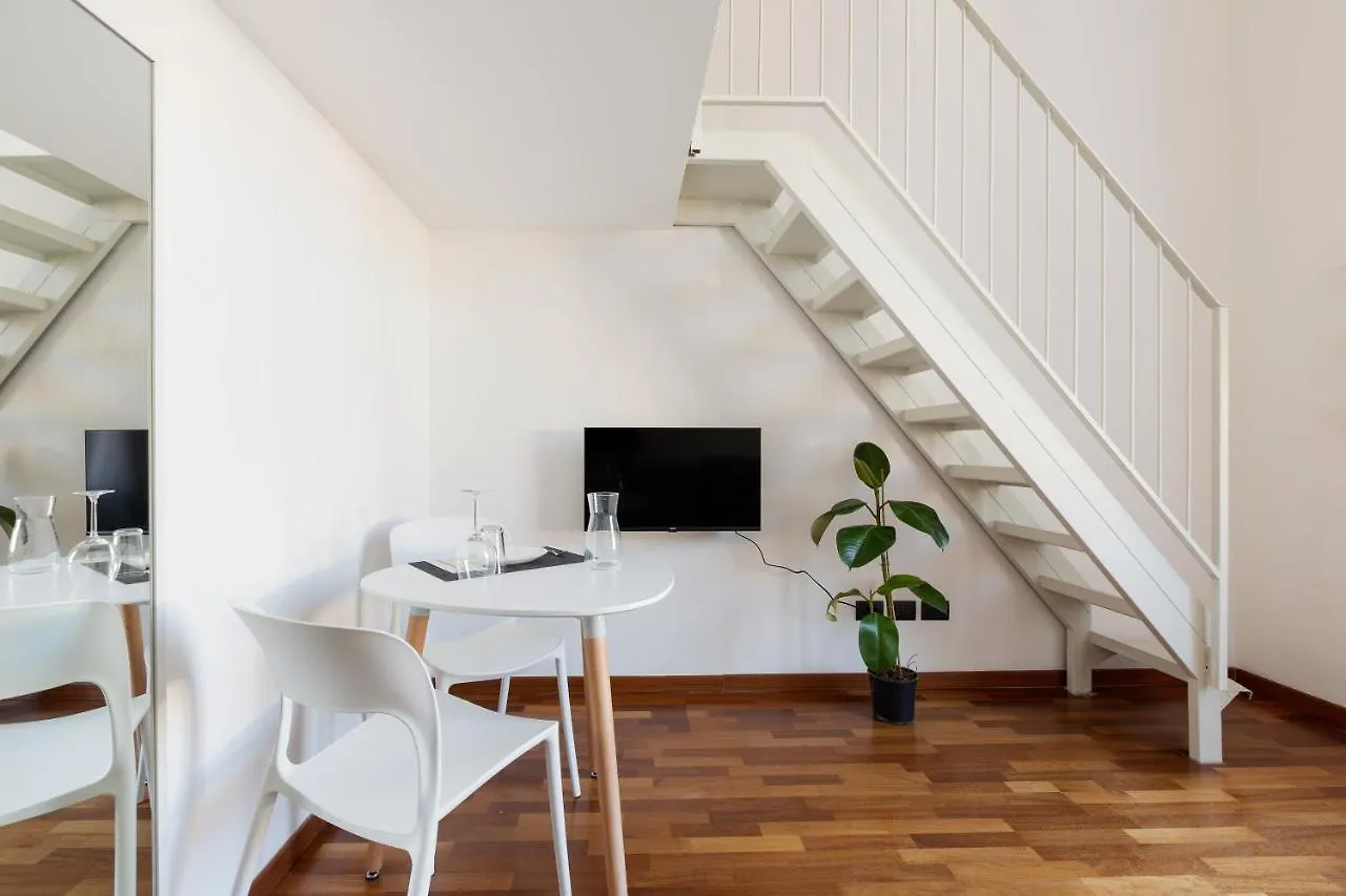 Central Studio Apts Milano-Corso Magenta 0*, Milan