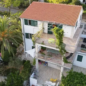 https://palm-tree-house.splithotels.org