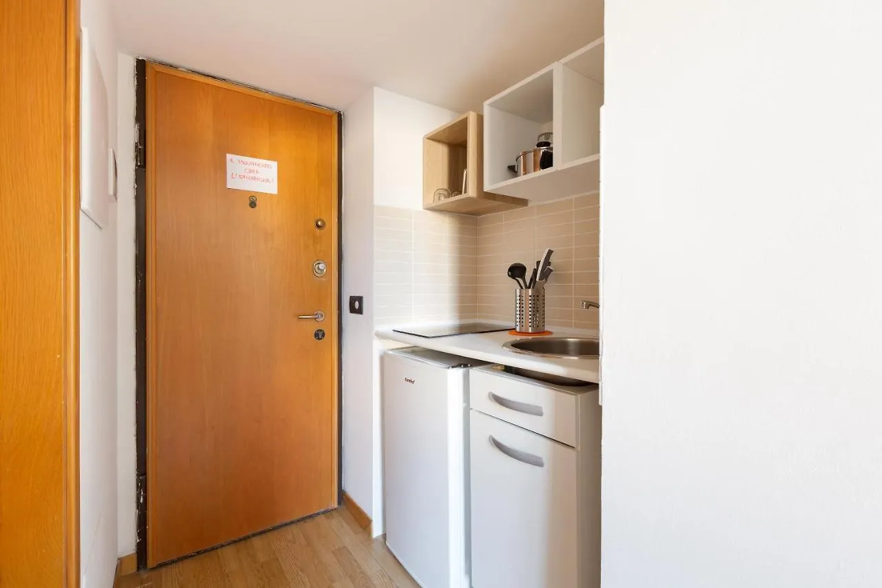 Central Studio Apts Milano-Corso Magenta 0*, Milan