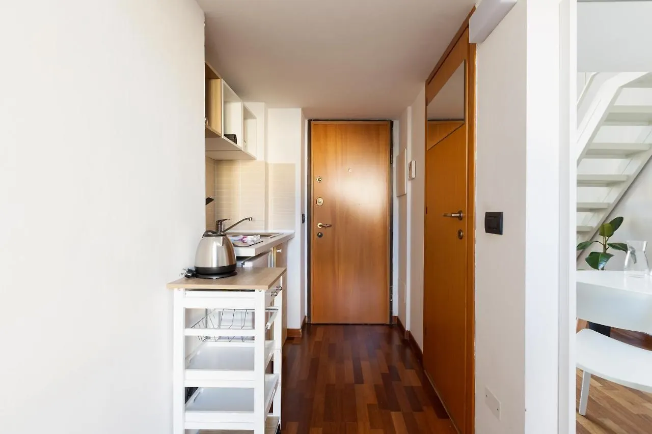 Central Studio Apts Milano-Corso Magenta 0*, Milan Italy