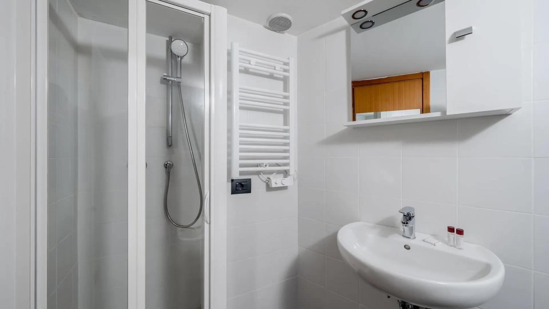 Central Studio Apts Milano-Corso Magenta 0*, Mediolan Włochy