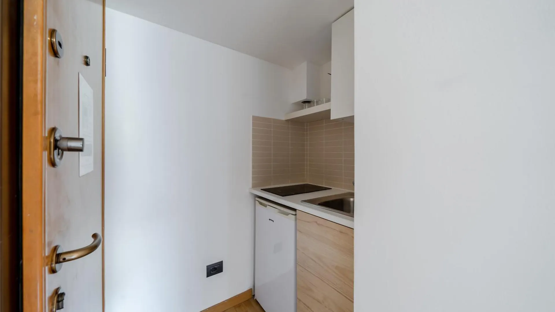 Central Studio Apts Milano-Corso Magenta 0*, Mediolan